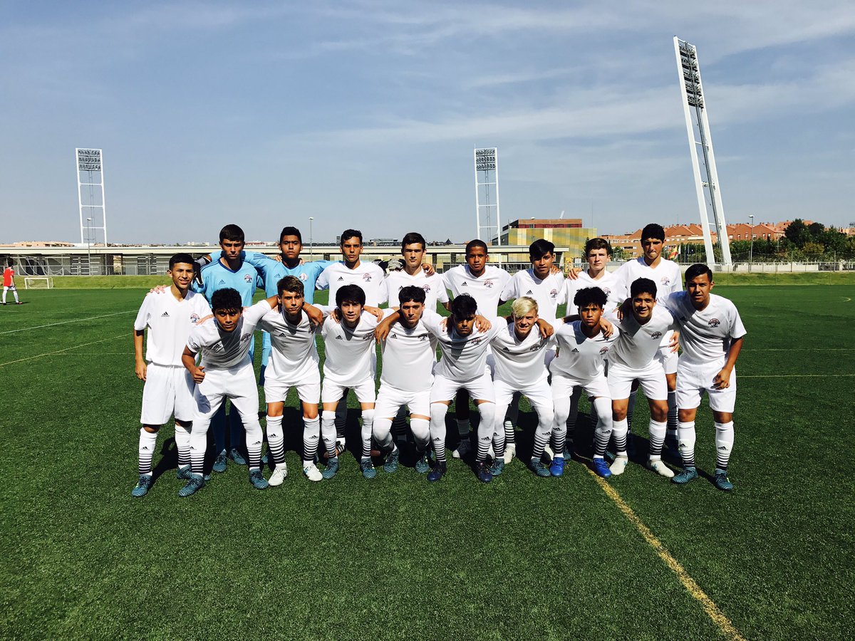 realswiftandy's tweet photo. Morning: training session @ Real Madrid 

Afternoon match: 9x2 win

Evening activity: El Clásico

Pre-tay pre-tay good day for #DallasCupAS https://t.co/JWy4Ic2O9q