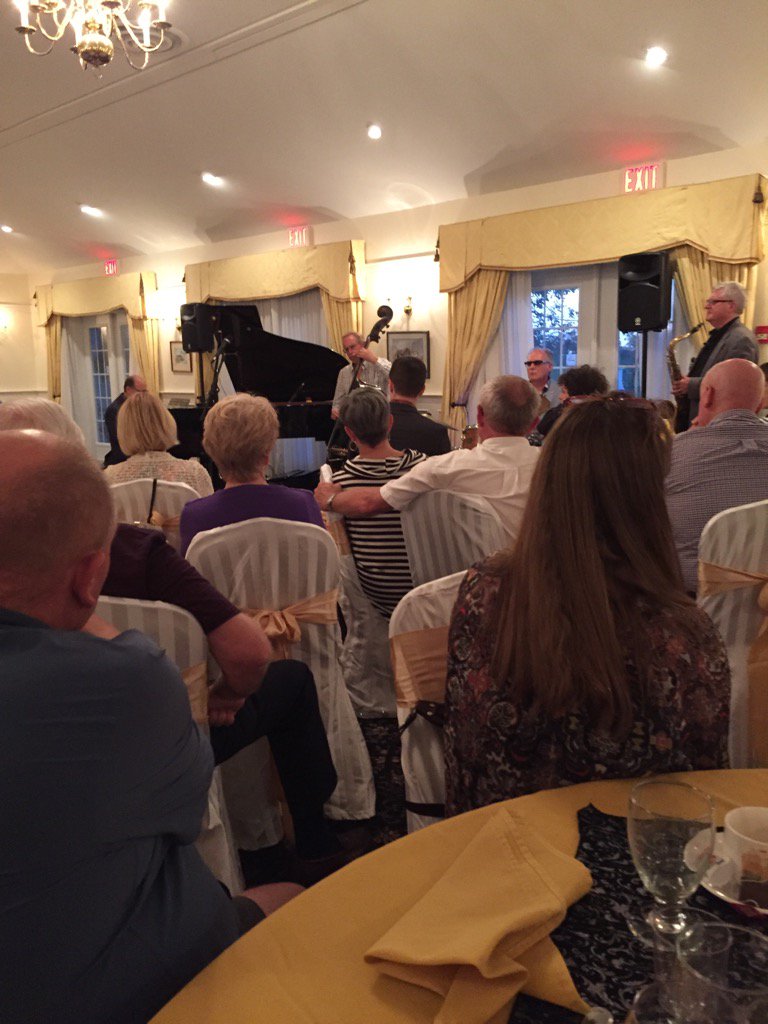 Angiebelleville's tweet photo. @kenharden65 @PECJazzFestival @SugarbushWines https://t.co/JYdU11loyQ