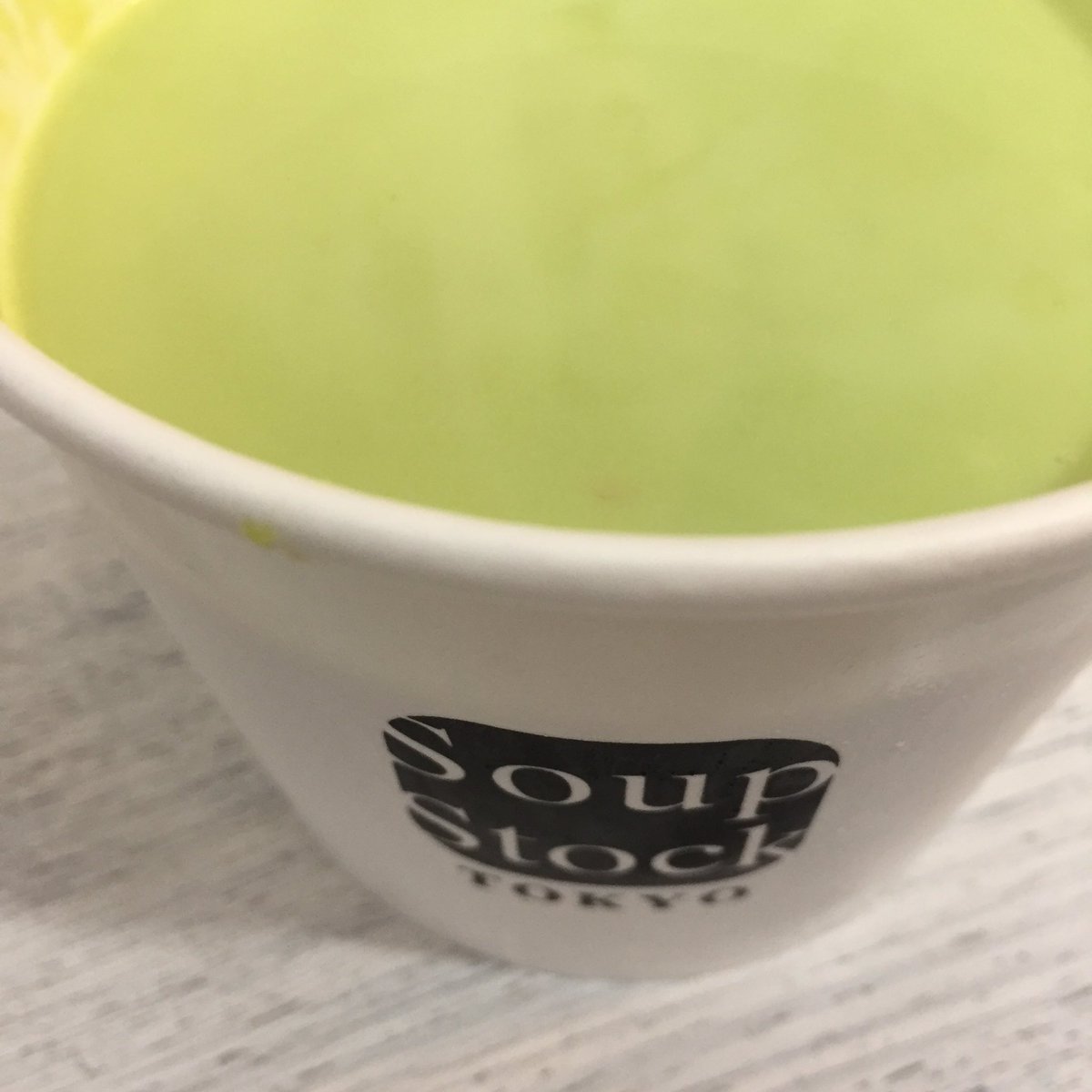 navywo_text_'s tweet photo. 本日もNAVY.WO自由が丘店は11:00から19:30まで営業いたします。
緑がキレイなえんどう豆のグリーンポタージュスープと玉ねぎ柄で始める朝 #minne #自由が丘 #navywo #soupstocktokyo https://t.co/P7kkbaKbXw