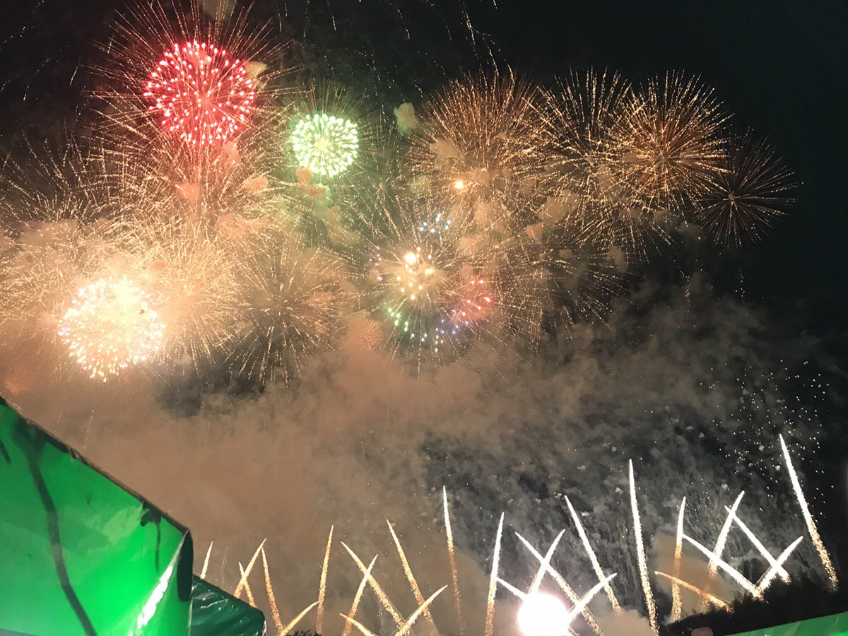 5ri3na1's tweet photo. 花火大会🎆
やっぱり近くで見る方がキレイ＼(^o^)／ https://t.co/eR1QX9wDuc