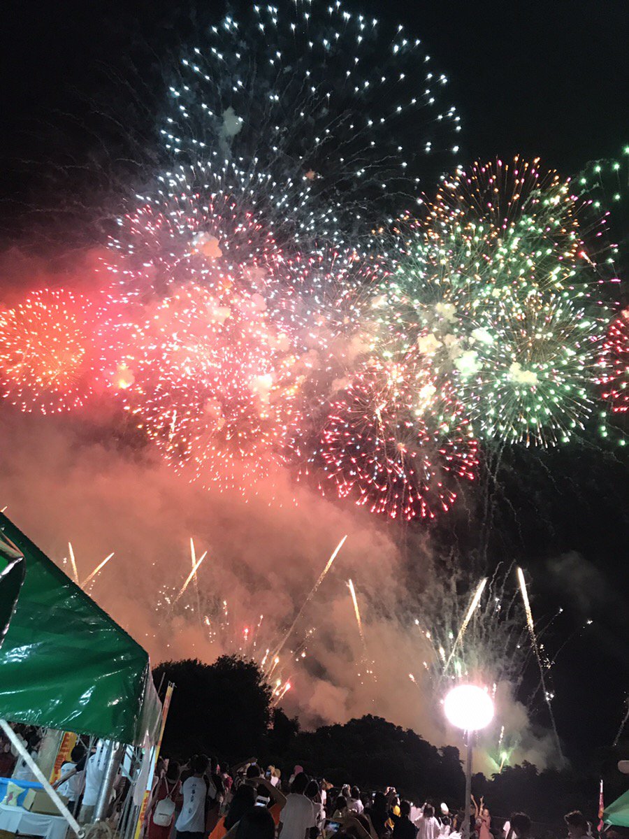 5ri3na1's tweet photo. 花火大会🎆
やっぱり近くで見る方がキレイ＼(^o^)／ https://t.co/eR1QX9wDuc