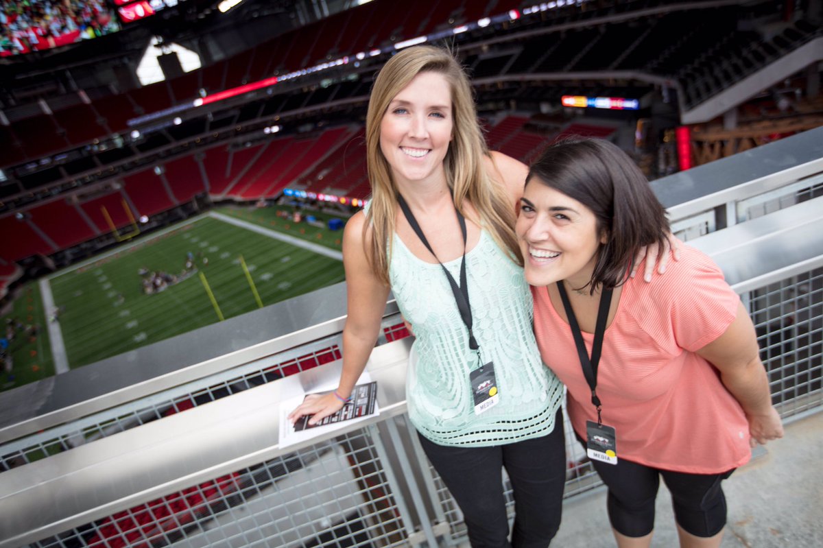 LaurenSisler's tweet image. Squad. 🏈🤘#aldotcom {📸courtesy @Ginnard87}