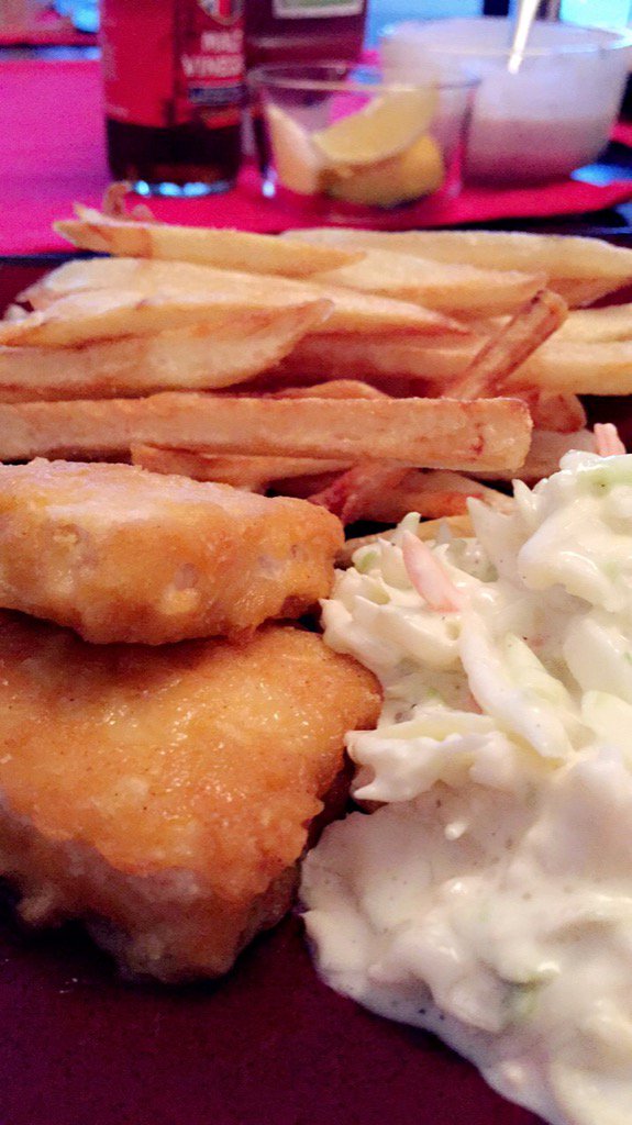 writermonkey77's tweet photo. #vegan fish n chips 🌱🐟 @gardein #fishfilets #vegancoleslaw #vegantartersauce #plantbased @NYYankees4life https://t.co/hUChapUCRT