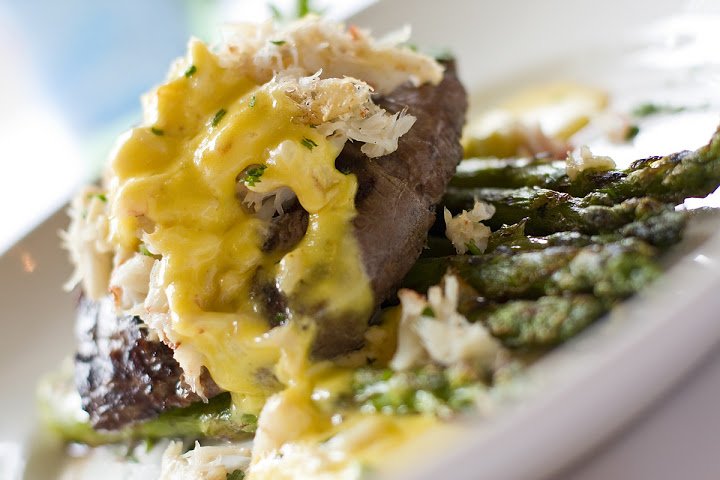 TavernOnRush's tweet photo. Filet Mignon + Crab + Asparagus + Hollandaise = #FiletOscar #eeeeeats #steak #steakhouse https://t.co/94tK6jr0u9