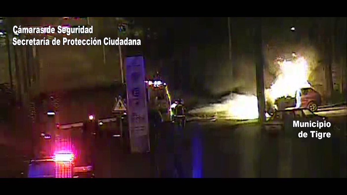 fernandocanumil's tweet photo. #AlertaTigreGlobal #OjosDeTigre #COT #BVGP lograron controlar un incendio vehicular sin lamentar víctimas https://t.co/eEKRLFgkTp https://t.co/ANzpgdxdV4