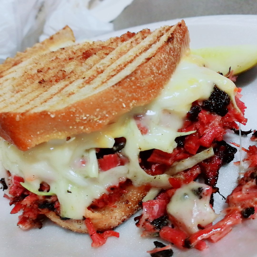 JinnanQ's tweet photo. Delicious food！
I like the Hot Deli Sandwich！ https://t.co/519AKUXbwW