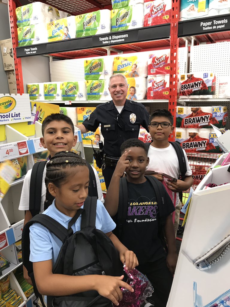Shopping w/77th Cops @12SL10 <a href="/LAPDCaptRamirez/">Rafael Ramirez</a> <a href="/SgtMooreLAPD/">SgtMoore</a> <a href="/12SLO45/">Keith Tinsley</a> @12SL03 @12SLO51 <a href="/LAPDETingirides/">Emada E. Tingirides</a> <a href="/gmarilynn77th/">LAPDGutierrezM</a> @Chris_McPheetrs