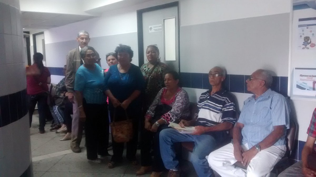 SIERVADEDIOS22's tweet photo. Vecinos de caura en fiscalía cuarta Pro.Ordaz denunciando a Deivis Sánchez por apropiación indebida .@NicolasMaduro https://t.co/hCBM3oeVyS