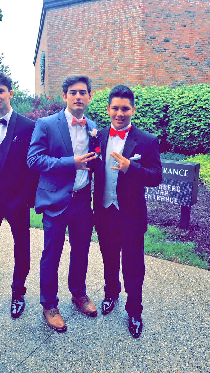 Benny_Fee's tweet photo. Happy Birthday brotha ❤️❤️#macdons @frankiededvukaj https://t.co/YfmAieLJNc