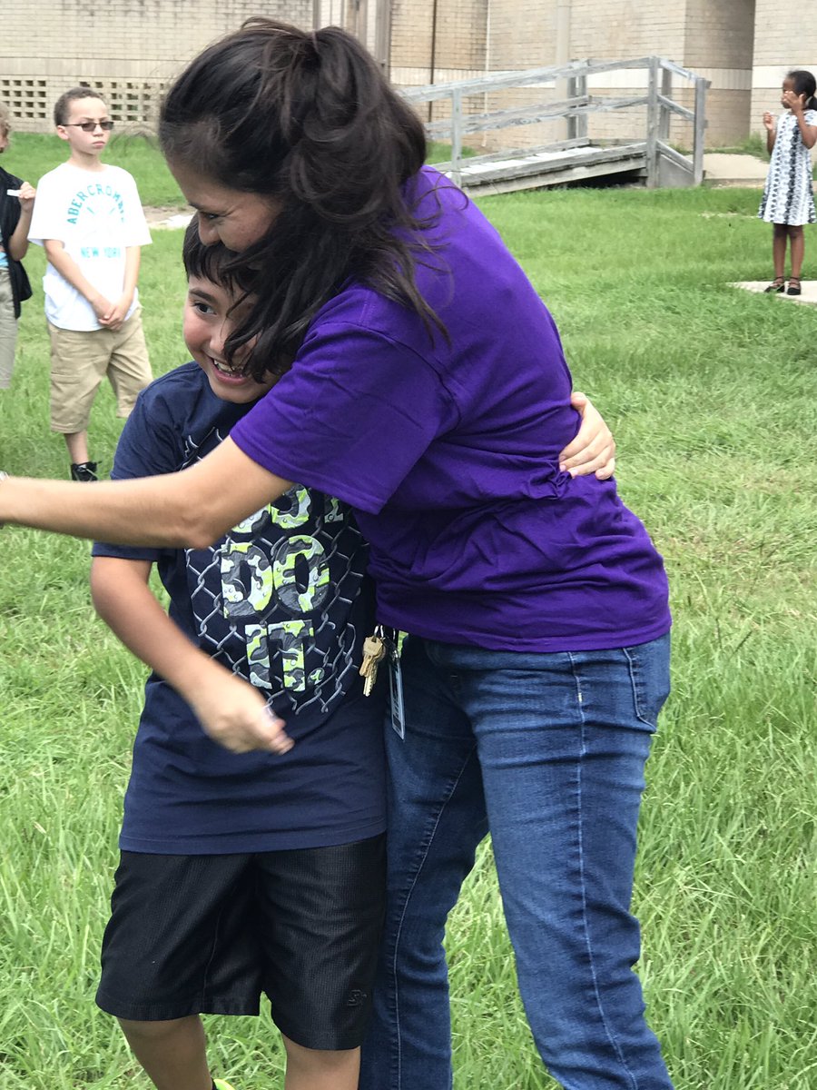 4thgradechatter's tweet image. 4th graders chose their houses today &amp;amp; it was AWESOME! We chanted &amp;amp; cheered the day away! #MCEGators #brandourgreen #BeTheLegacy