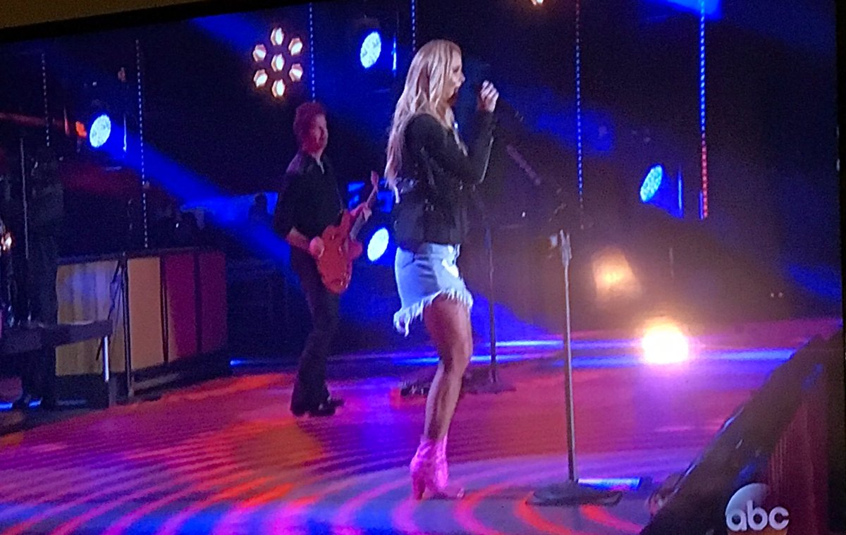 963kscs's tweet photo. 😂 #connectedchef literally just goes "Oh babe, look at those shoes.. YAS GIRL." He's lucky he's cute when he makes fun of me! 💀 https://t.co/sHEbOEECYu