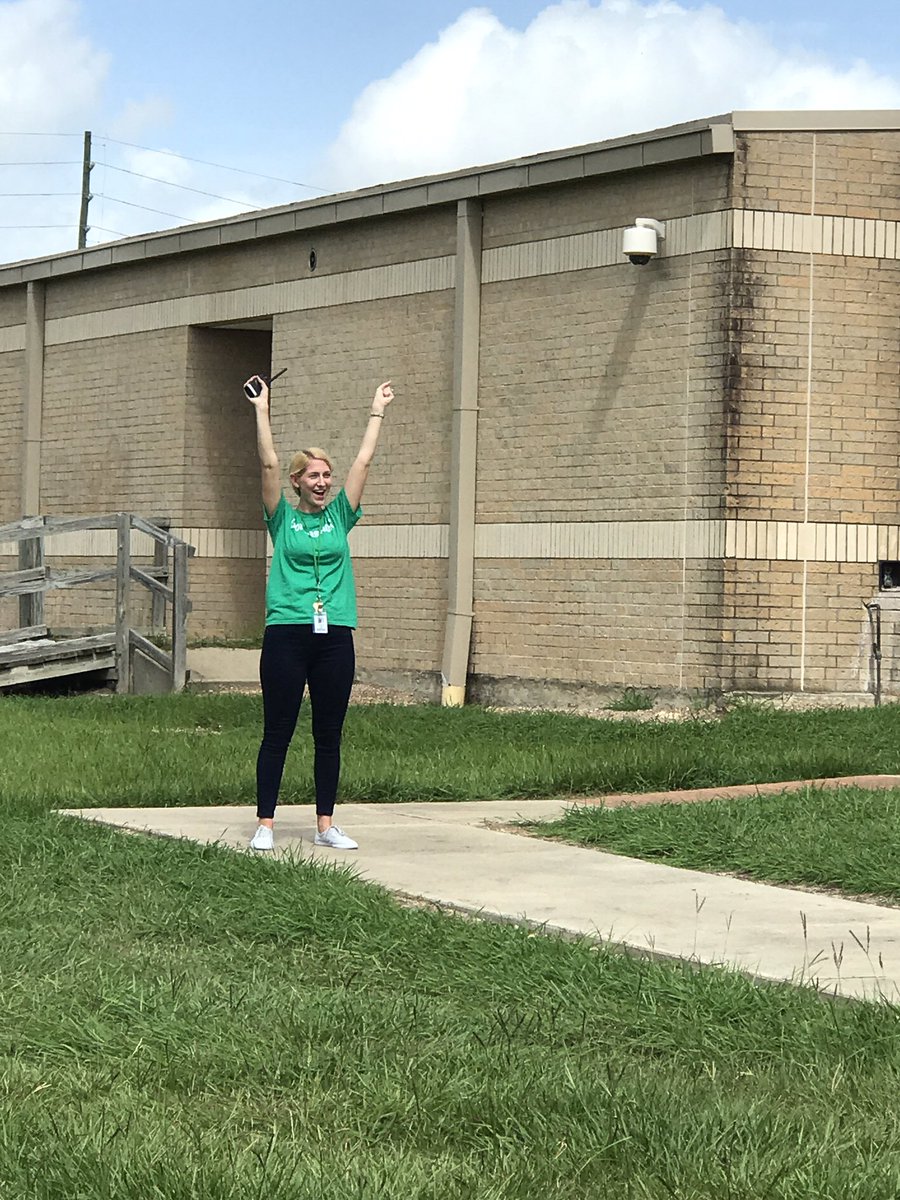 4thgradechatter's tweet image. More pics of our amazing first day of school! We are so excited for all that is in store this year! #MCEGators #brandourgreen #BeTheLegacy