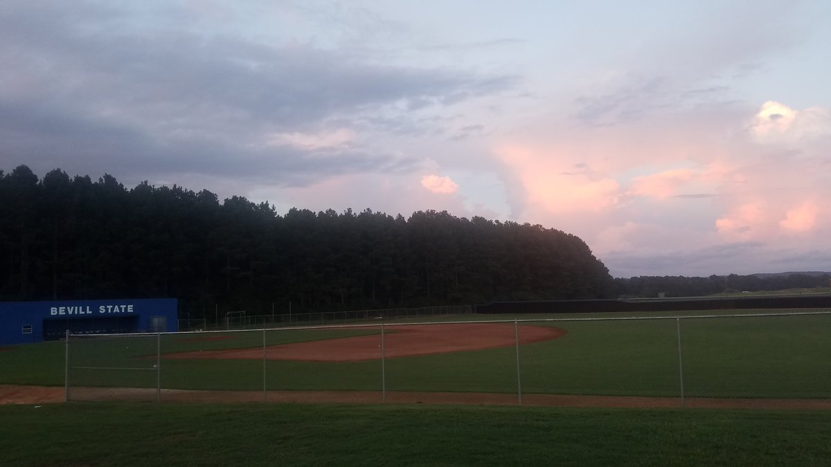 davidsonchase23's tweet photo. Day two of the Bevill Iron Man ended with an amazing sunset over the field! Really enjoying watching these guys compete!#thecomeback https://t.co/b9q4VljLCX