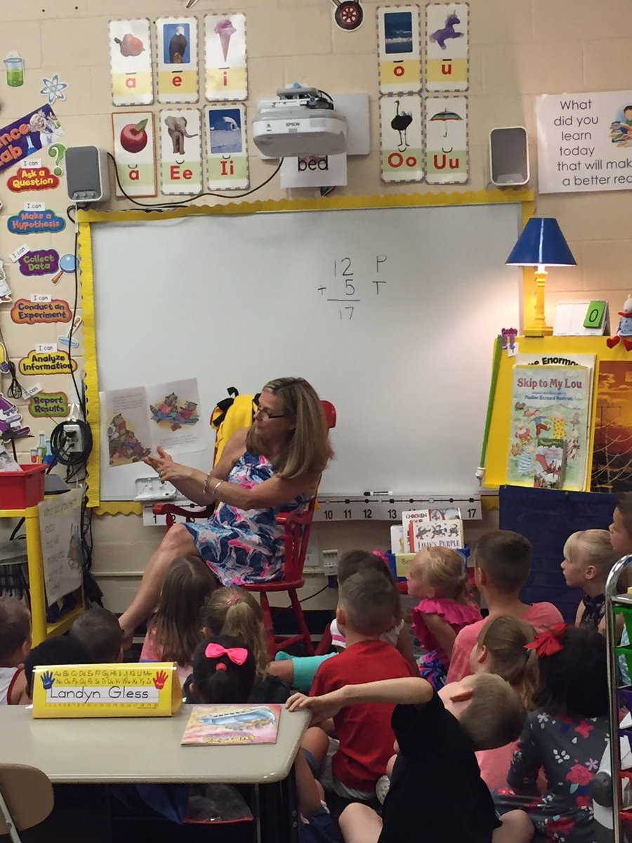 CFallsCurrKto12's tweet photo. Reading together in first grade! Learning starts on day one!! #cfallsproud @Richardsonppal https://t.co/f5Zswh1kAl