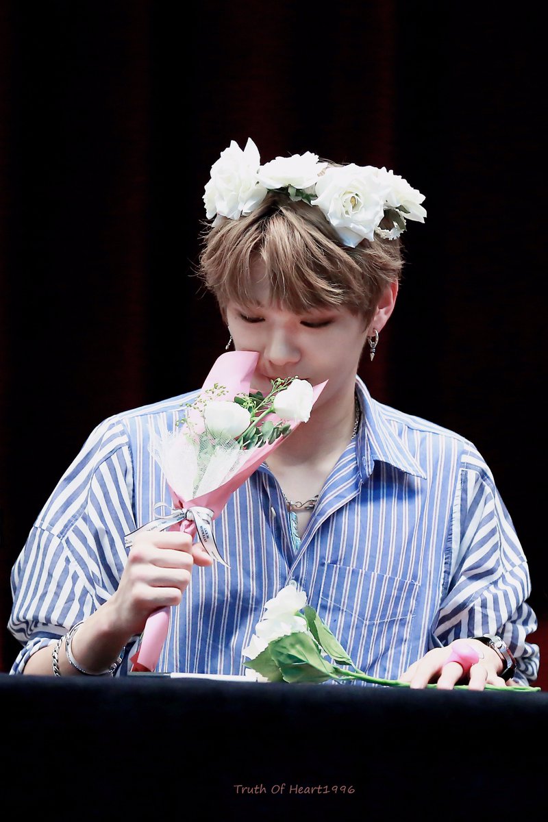 TMH19961210's tweet photo. 170815❤️❤️💐💐💐 #강다니엘 #워너원 #Daniel #WANNAONE https://t.co/Ca7V2cIZ8E