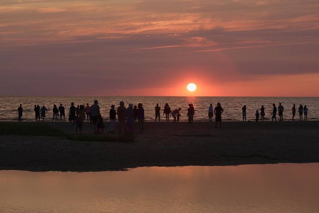 Gathered for sunset. #capecod #firstencounterbeach #capecodnps #bhportdev #usinterior #findyourpark ift.tt/2whoGvN