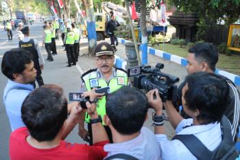 resmlgofficial's tweet photo. Polres Malang Razia Sajam Hingga Handak, ​Antisipasi Gangguan AKRS https://t.co/r1Mgk7yXI8 https://t.co/wWGglHQySi