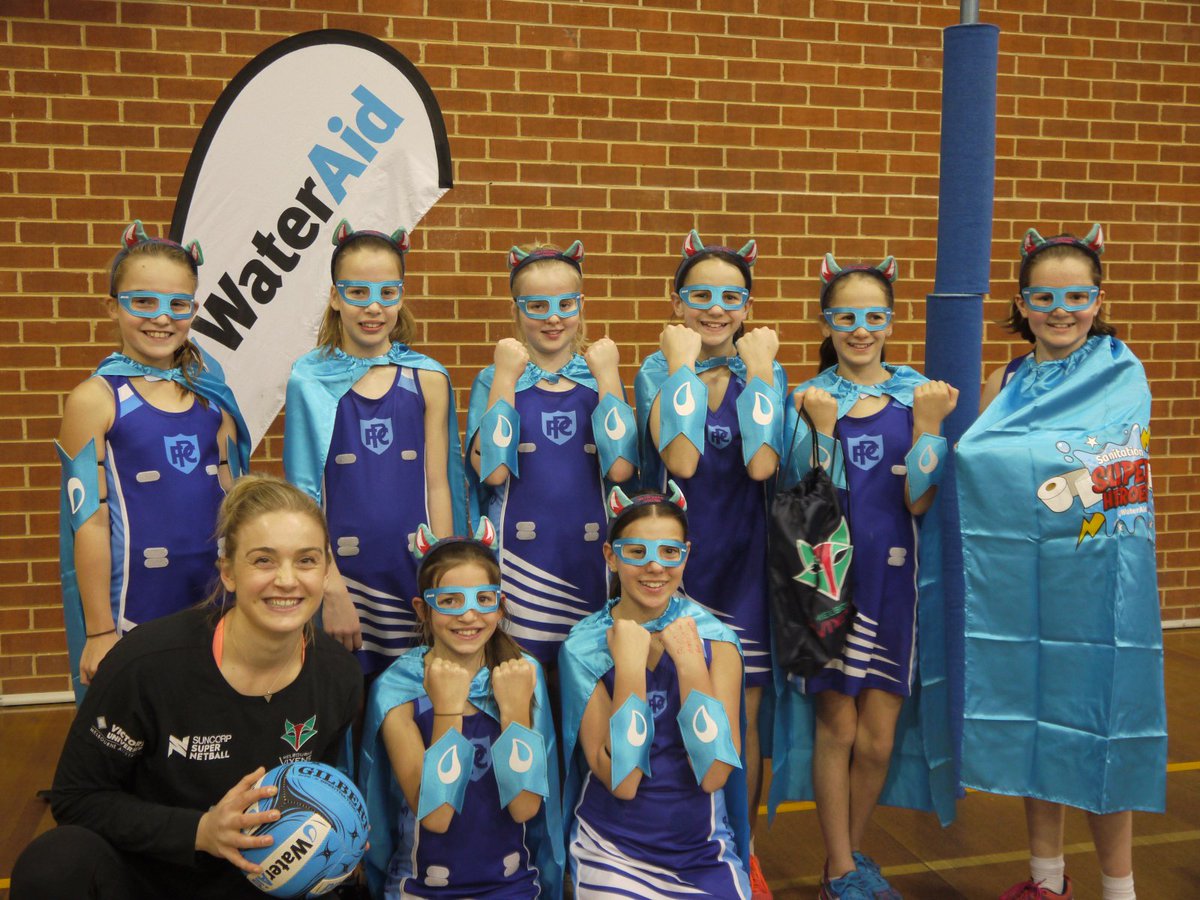 To congratulate them for raising over $1000 <a href="/MelbourneVixens/">Melbourne Vixens</a>' <a href="/watson_lizzy/">Liz Watson</a> ran a clinic and signed autographs for the  Two Blues Hurricanes