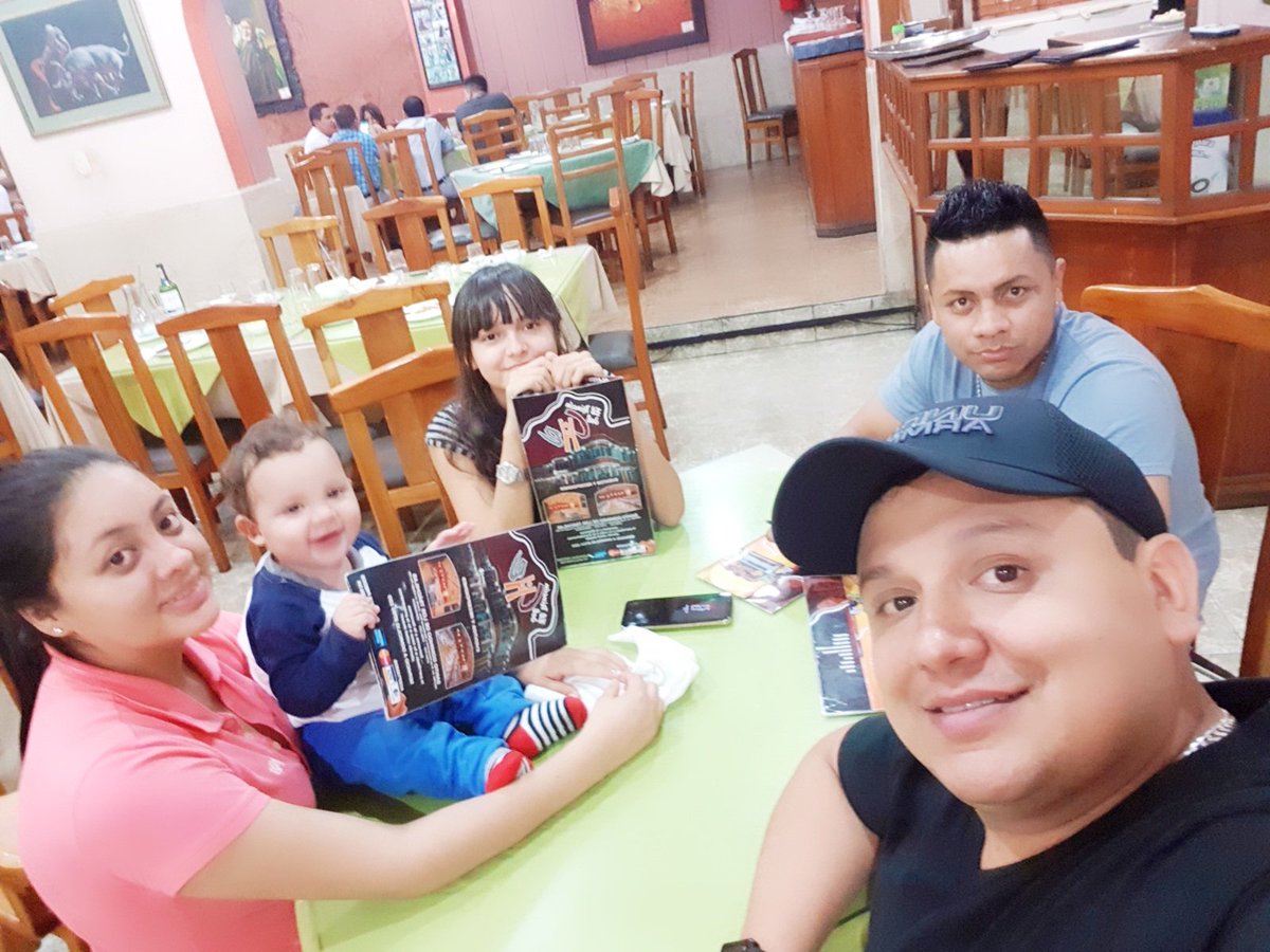 bismar_81's tweet photo. Algo ligero #cheluis https://t.co/ZP2p8oZokE