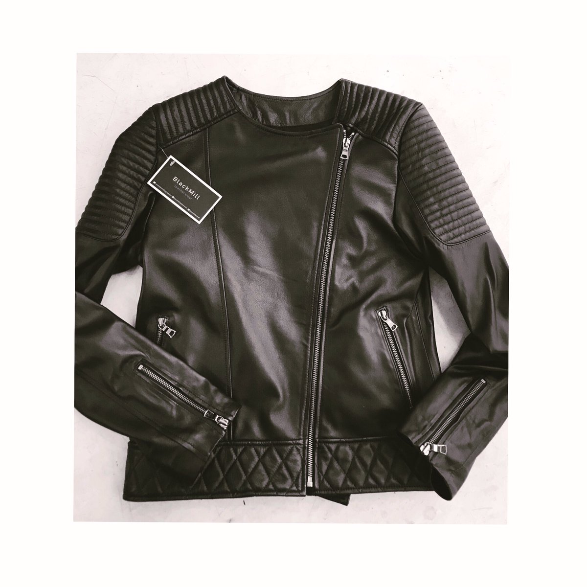 weareblackmill's tweet photo. Jueves de chaqueta JEM 🙌🏻
Hasta las 19 ⚡️
#industrianacional #cueroargentino https://t.co/XzeadhwQTD