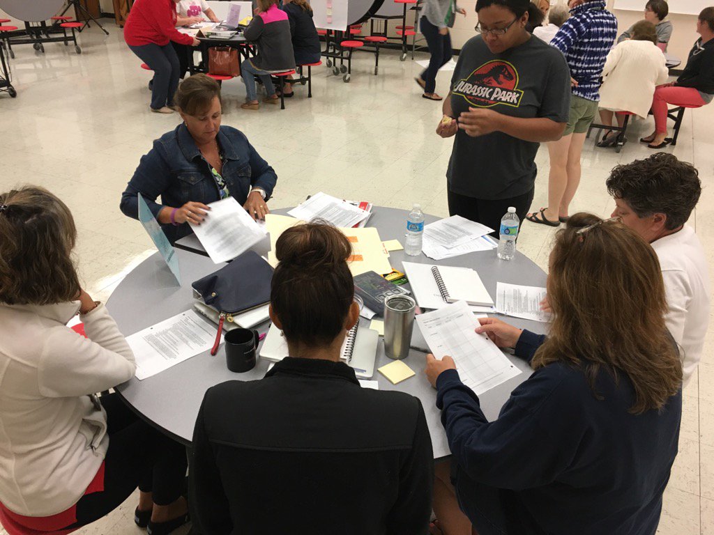 cwaltersVA's tweet image. Ts @CarrsvilleElem are #DiggingIn with #DeeperLearning PD @IWCSchools. #ItStartsWithUs