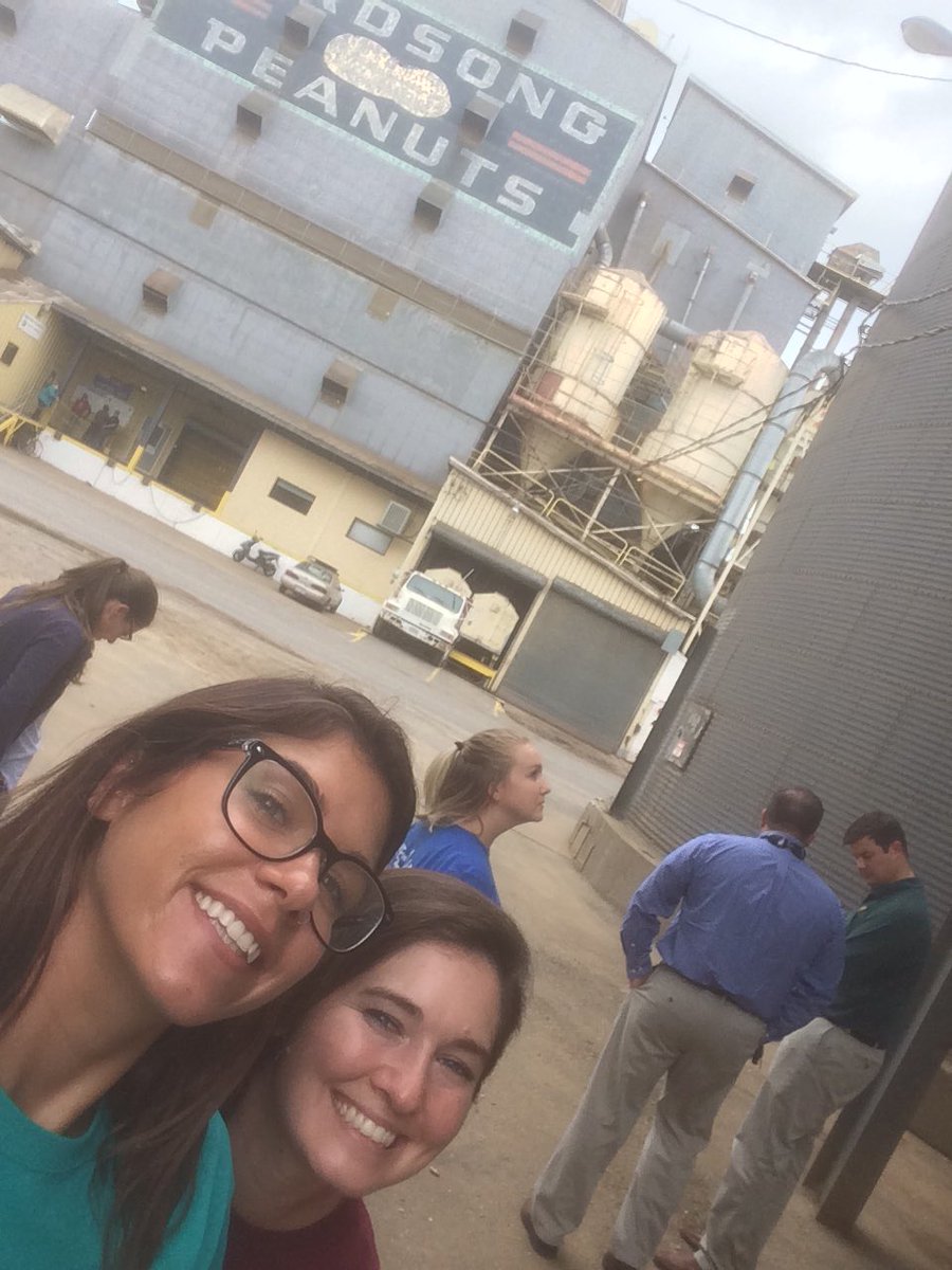 Meez_oh's tweet photo. Mrs. Christina Bradshaw and I during our time with the @chesapeakebay https://t.co/zxUrSg82Zf