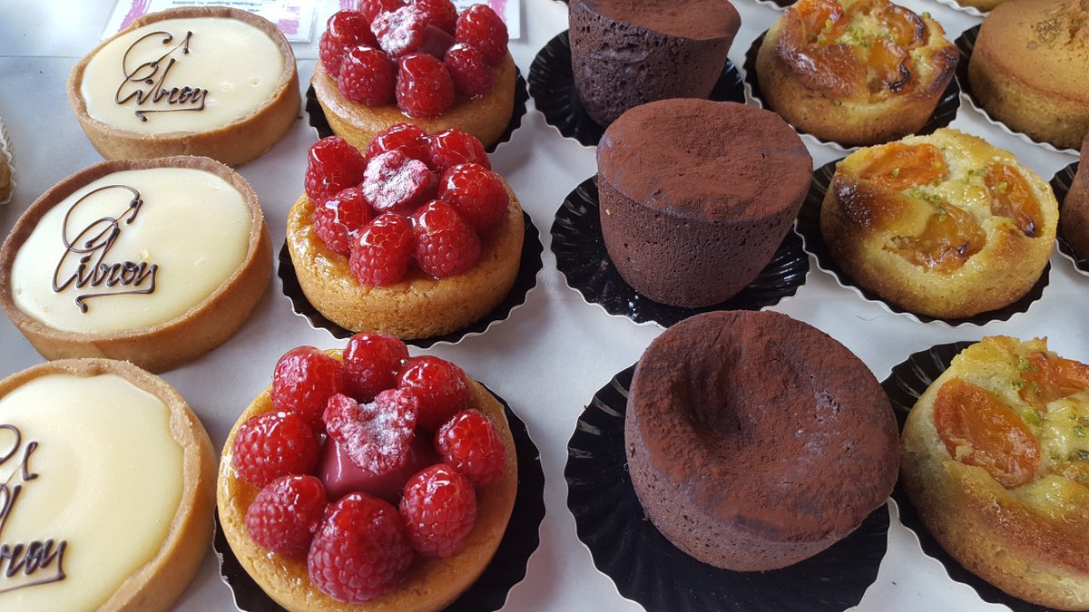 We're getting that #FridayFeeling from these <a href="/ComptoirG/">Comptoir Gourmand</a> goodies! Stock up on all your treats at #Hampstead market tomorrow. #london