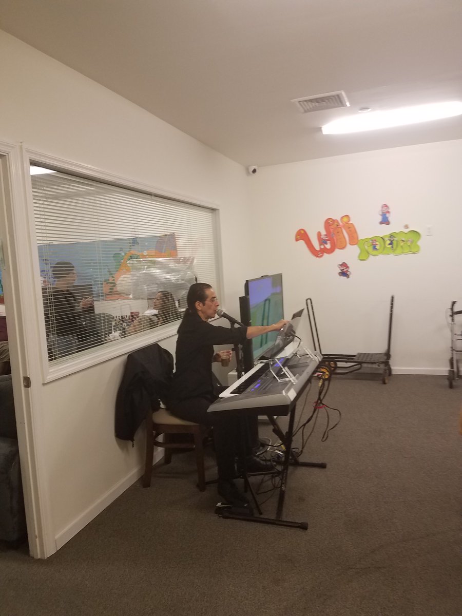 AHSCaringNY's tweet photo. Here our members are having a great time in Music class with Juan.  They love showing off their dance moves! #activeseniors #music https://t.co/Ok1UBsqR4x