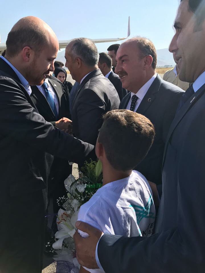 İl Başkanımız Sn Namık Ergün, ilimize açılışa gelen TÜGVA Yüksek İstişare Kurulu Üyesi Bilal Erdoğan Bey ve heyetini havaalanında karşıladı.