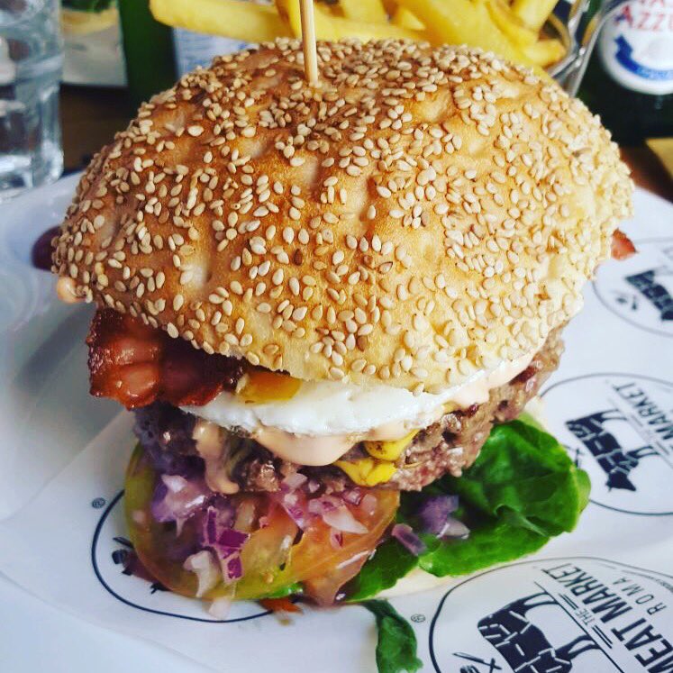 scrumptious_ss's tweet photo. Happy National Burger Day everyone! 🍔 #NationalBurgerDay https://t.co/moZkueJmsa