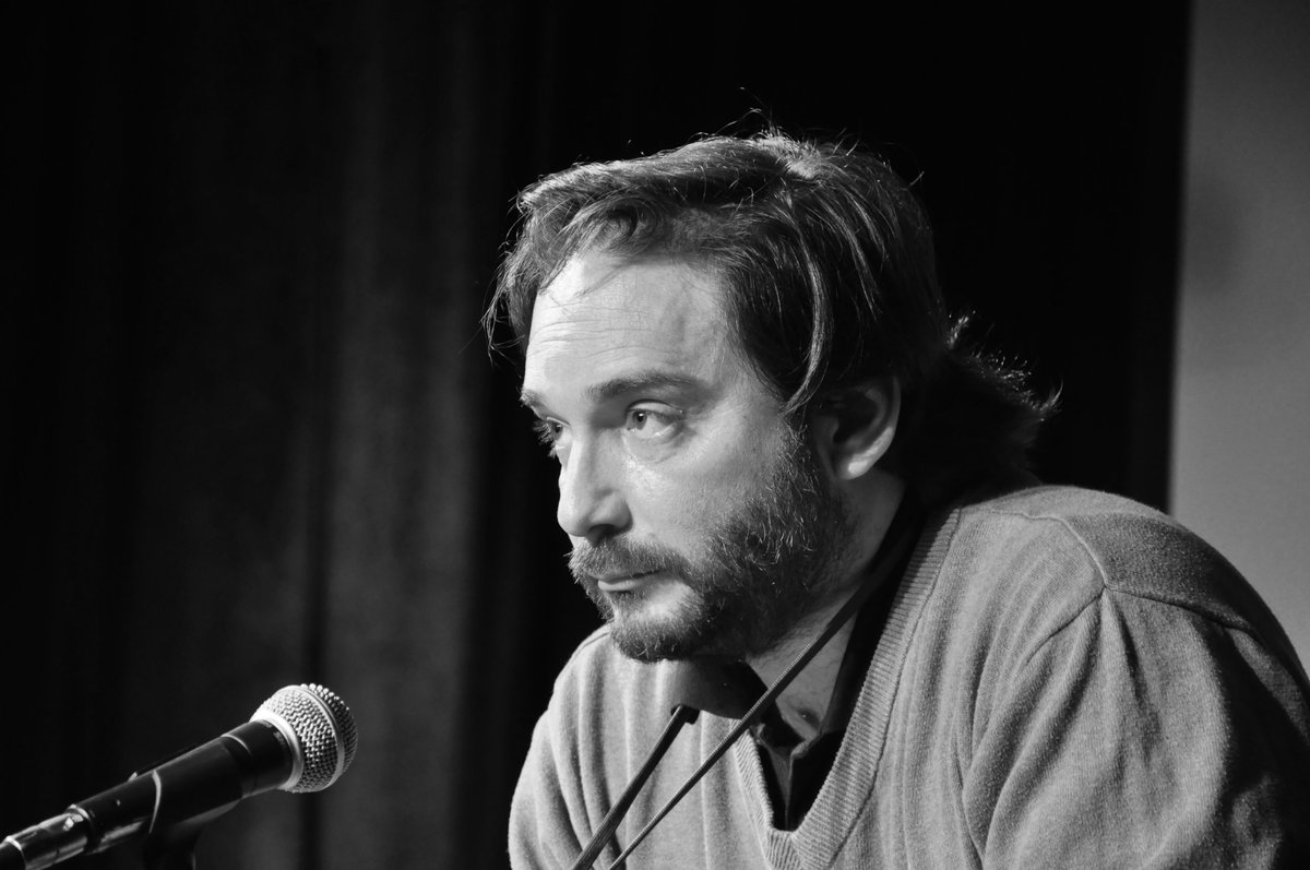 . <a href="/ilagomarsino/">Ignacio Lagomarsino</a> escucha atento alguna pregunta del público en #SemanaNegraUy
Todas las fotos en goo.gl/Rs5iGx