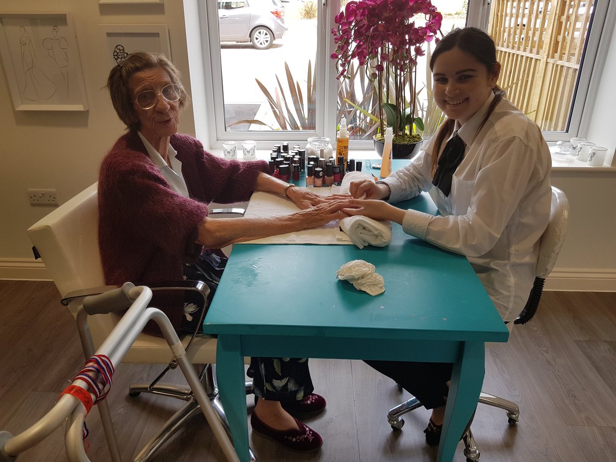 KiranKCTweets's tweet image. Our lovely resident Dot enjoy some pampering today with Courtney. @GracewellHealth #suttoncoldfield #pamering #dementiacare ♡