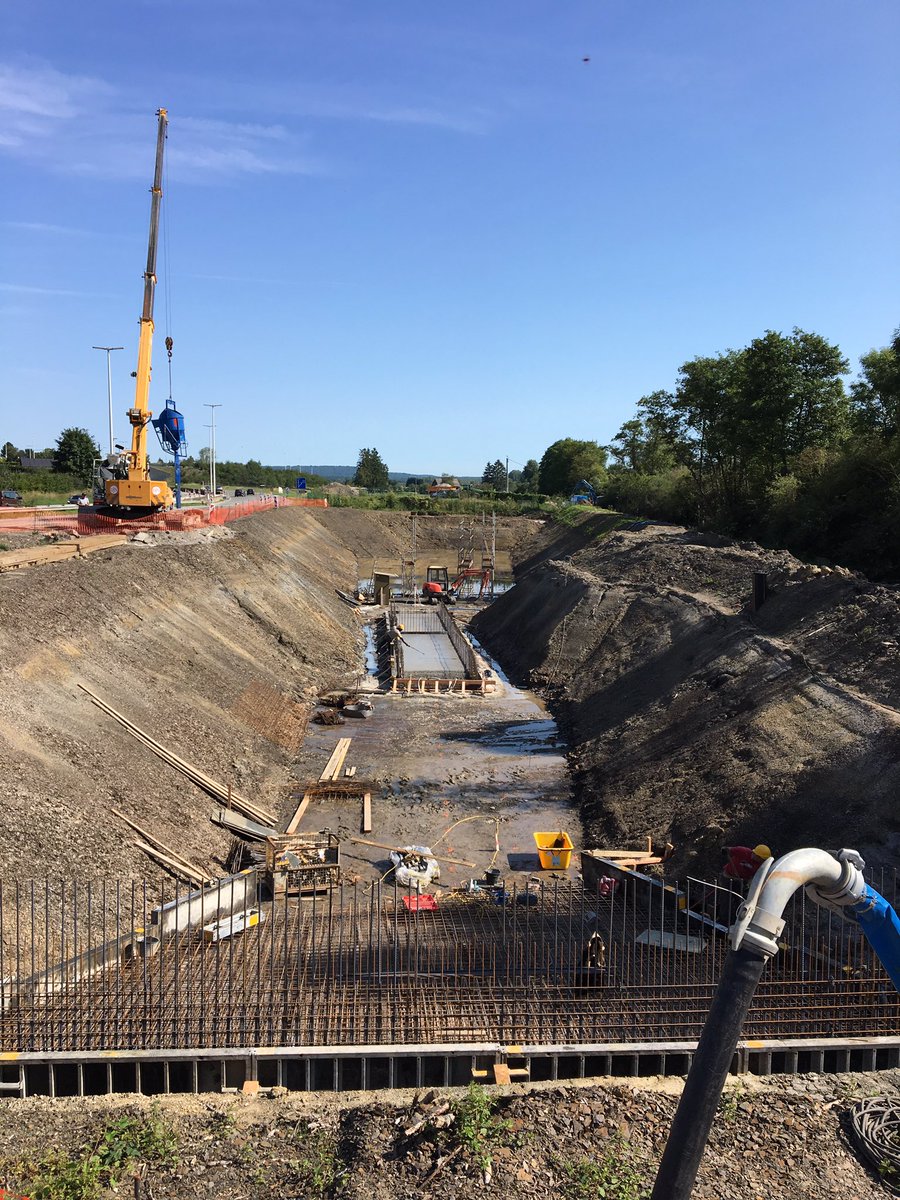 JuAnciaux's tweet photo. La phase 3 du chantier du #contournement de #Couvin consiste à creuser 2 tunnels de 80m sous la voie de chemin de fer à #Frasnes. @CanalC_TV https://t.co/AMWjyjtIZO
