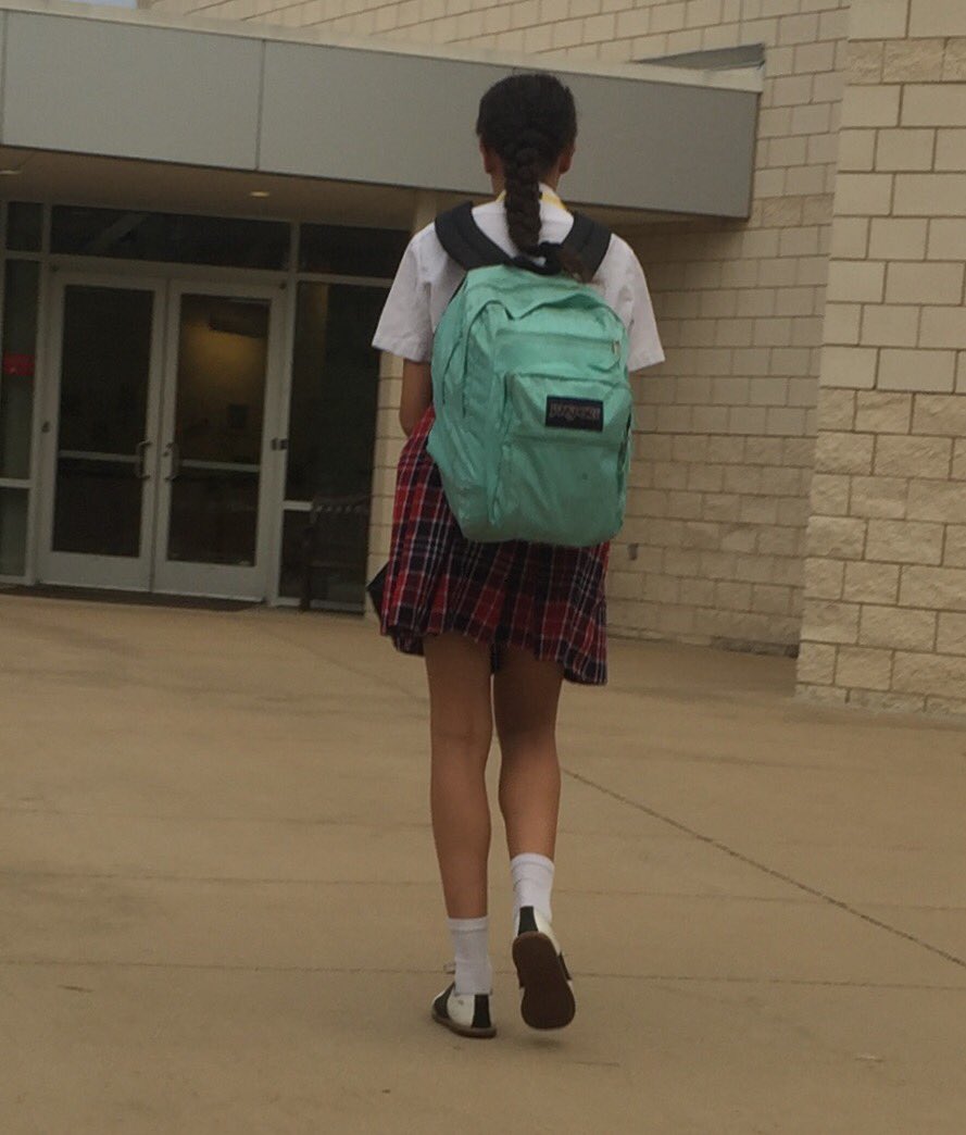 ECatloth's tweet photo. @ursulinedallas Yay, #sophomore entrance ๐have a fabulous year, ladies! #UAFirstDay ๐๐โค๏ธ๐ https://t.co/DNgo9tWsry