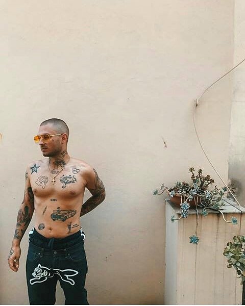 daleoelena01's tweet photo. "Crescendo ho capito che non bisogna pensare troppo alle conseguenze o a quello che succederà, una cosa bisogna farla e basta"@pizzaboycoco https://t.co/PGEoeSUlPa