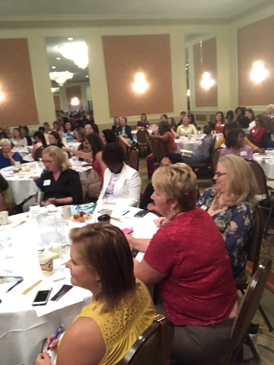 marvel_emma's tweet photo. 500+ women learning business ethics, planning, &amp; execution!! #WErockCHA https://t.co/5hjuzo2up1