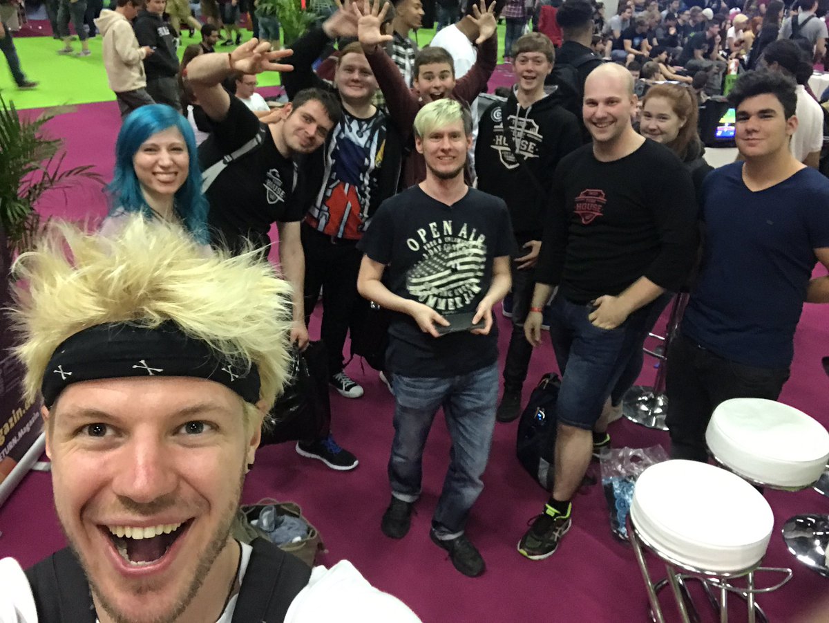When you meet a big crew! 
Tag yourself#headbandheroes