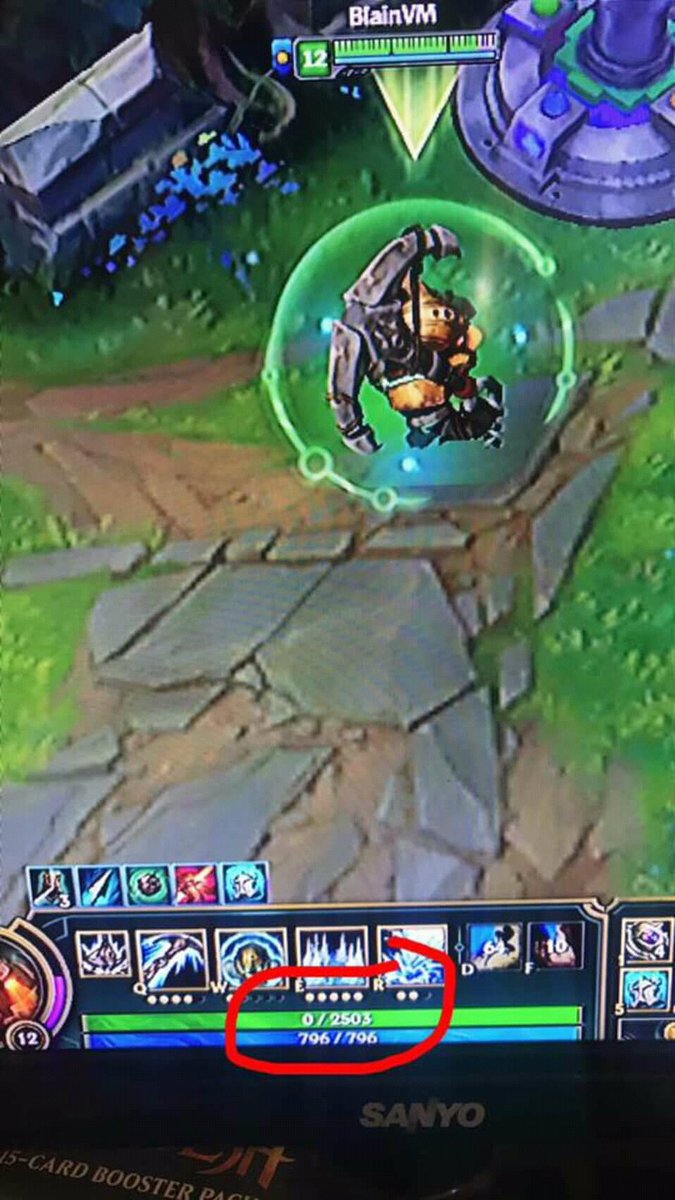 AngryToucannon's tweet image. Cómo cuando estas bien por fuera pero muerto por dentro #LoLproblems