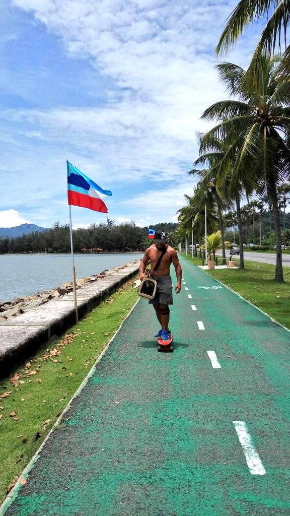 AJpyroMMA's tweet photo. Skateboarding with my kitten "Gogo" at Tg Lipat sea wall @KKCity 😍
#Kitten #Cat #KittyBag #Skateboard #Fun #KKcity
@llovmycat https://t.co/42y1JdxGBB