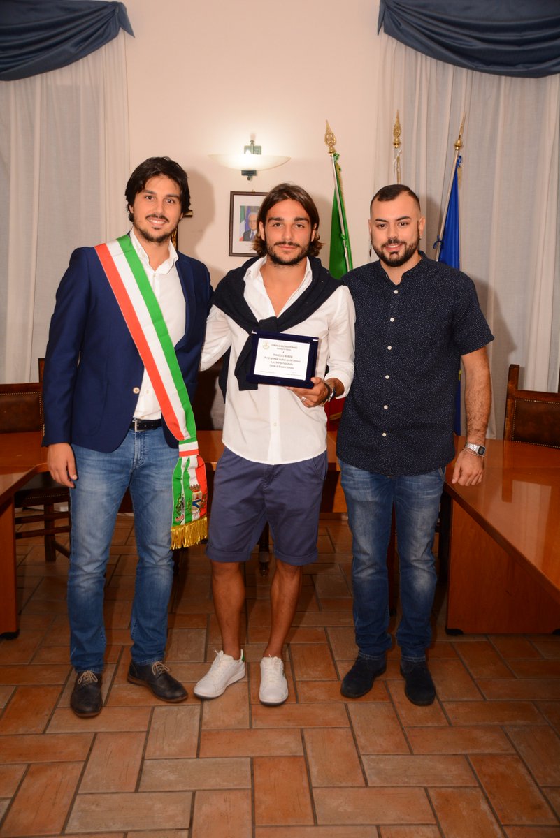 Targhe di riconoscimento per meriti sportivi a Francesco Manoni per i successi nel calcio e a Simone Zampaletta per i successi nel biliardo