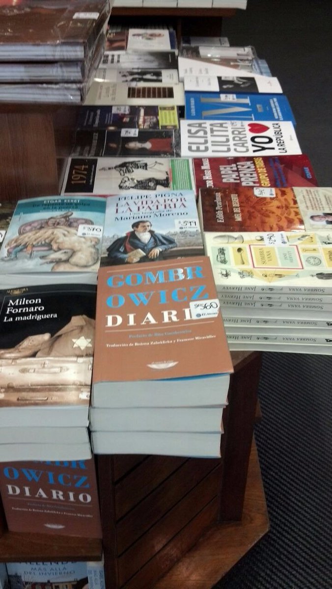 elcuencodeplata's tweet photo. #Fotos3 #GombrowiczEnLibrerías más de Witoldo en las librerías: @LibreriaNorte y Ateneo Gran Splendid @CongresoWG https://t.co/t1eH6ipral