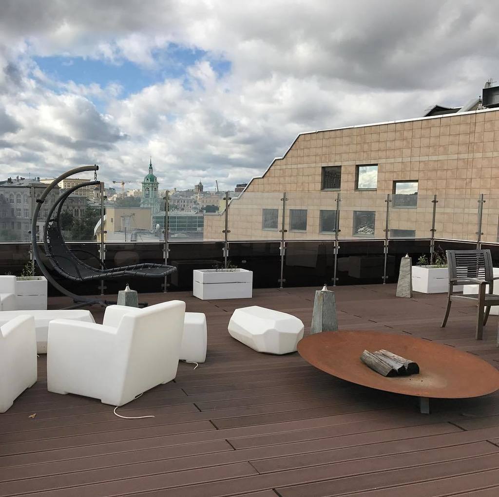 madhape's tweet image. #гнездонакрыше Лежишь на качелях с ноутом, работаешь) #workweekwarrior #rooftop #roof ift.tt/2vruLln