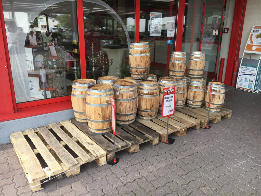 Der Bus ist gepackt. Vielleicht nehmen wir noch eins von diesen hiermit. Für den Sturz vom Rheinfall.