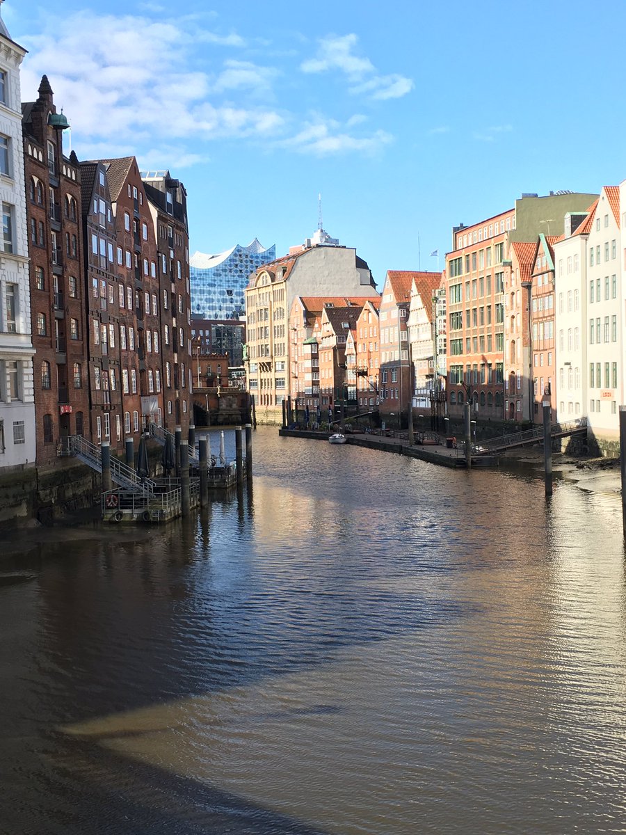 archivetro's tweet photo. Ponti e scorci di #Amburgo
Città con più ponti al mondo (~2.300), molti sui canali, detti #fleete.
#mypic #photography
#Travel in #Europe 🇪🇺 https://t.co/ckK6iedku1