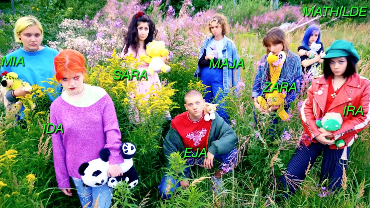 this technicoloured trailer for a film about teen female punks will blow your mind dlvr.it/PhFqHQ