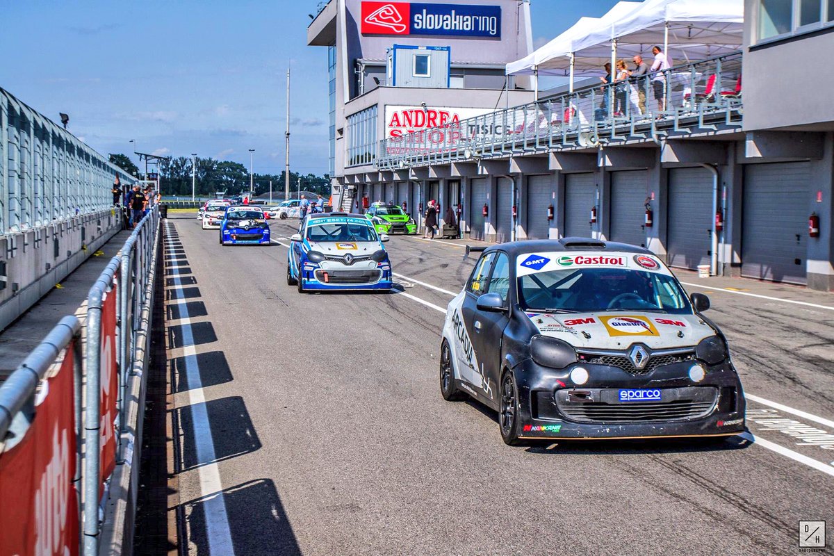 LEMAracing's tweet photo. #twingocup action from @SlovakiaRing during #esetv4cup https://t.co/msf0ZAi1Hi
