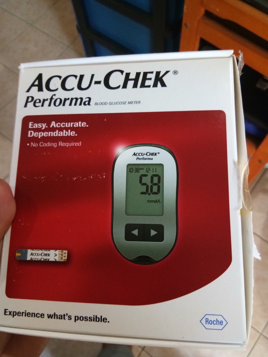 MawiJauzi's tweet photo. *Selesai membeli Glucometer*
Abah: Along, acu cek abah nih.. 
Me: Accu Chek?? *tergelak sorang2*
#klate #sekkitomandilanjey #parok https://t.co/pwlkJjUPXB