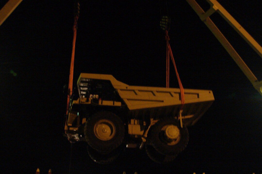 HafenAgentur's tweet photo. Successful night time operation #MVBoreas #Breadbox #Intermarine #ShipAgency #Terminal #Warehouse #HualageTransport https://t.co/v7VOglvt0g