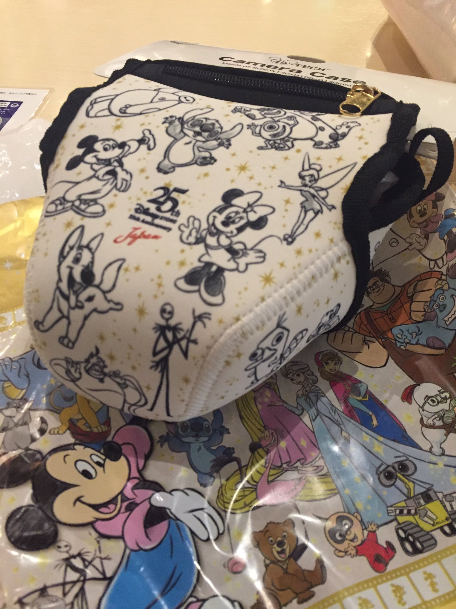 تويتر 河野 奈々 きのこ على تويتر カメラケース 一目惚れして買っちゃった やばー ａ ノ あとはグマクのストラップ買えたら最高だったんだけどなぁ 笑 これ グマクいないんだもん 即買いしたのは彼がいたから カメラケース