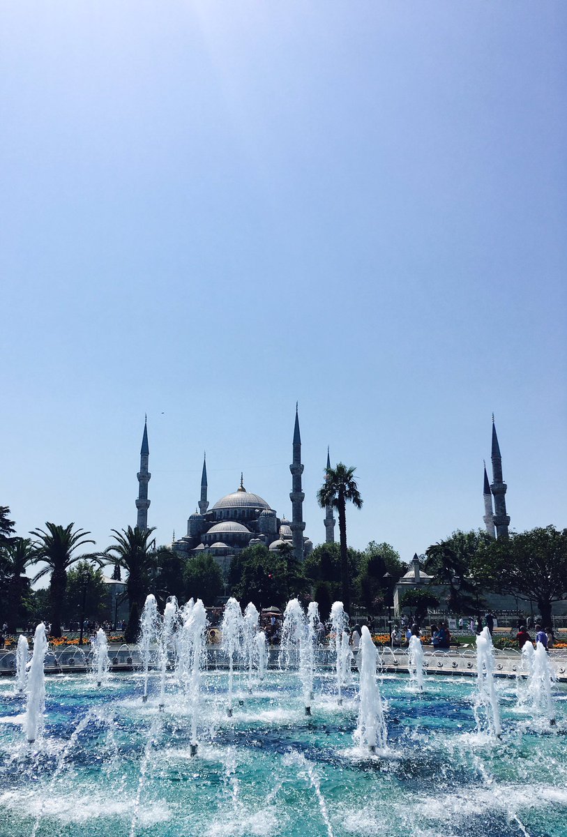 sonzvenom's tweet photo. #ThrowbackThursday #throwbackTurkey #istanbul #Turkey #traveldiaries #galatatower #sultanahmetmosque #hagiasophia #bosphorus https://t.co/lNexFYdpbz
